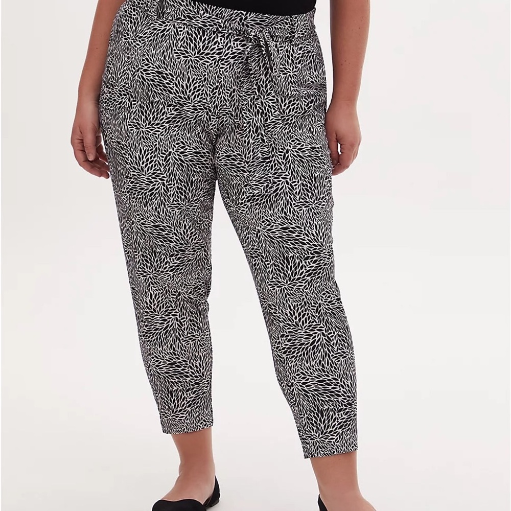 Torrid white and black tie pants